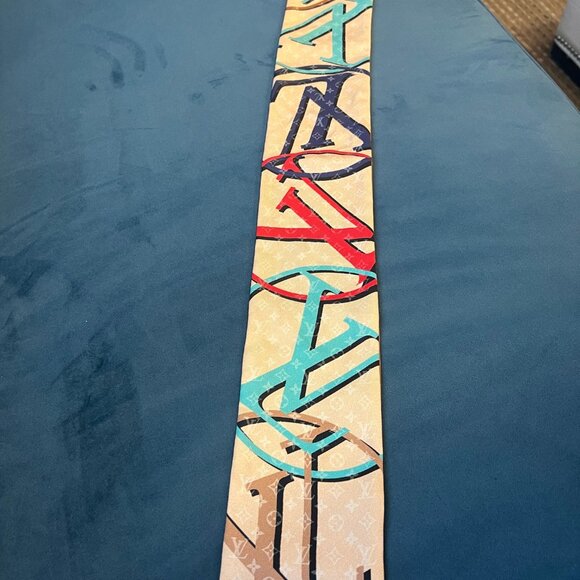 Louis Vuitton Bandeau like new, with box, tags and original tissue paper - Picture 5 of 7